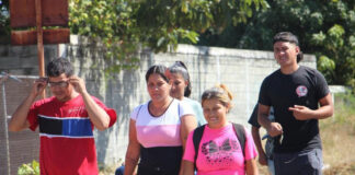Migrantes batallan para volver a sus países o quedarse en México tras la llegada de Trump