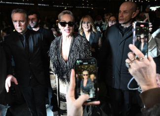 La actriz Sharon Stone asiste al desfile de Antonio Marras en la pasarela de Milán