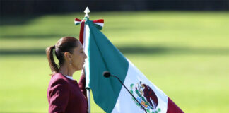 Sheinbaum reivindica la soberanía y a los migrantes de México en el Día de la Bandera