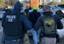 Acusan al fiscal de Florida de desacato por decir a los policías que arresten migrantes