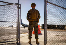Juez federal estudia las deportaciones a Guantánamo, desocupada de migrantes esta semana