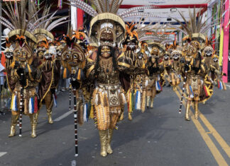 El malecón de Santo Domingo se llena de color y creatividad en el cierre del carnaval