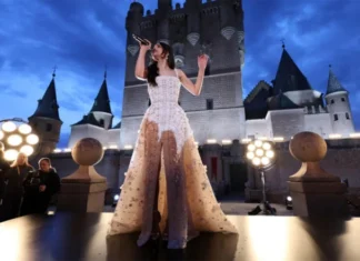 Rachel Zegler canta en el alcázar español que inspiró el castillo de Blancanieves