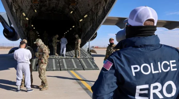 El Tribunal Supremo permite al Gobierno de Trump deportar a venezolanos de manera sumaria