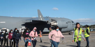 Cifra de retornados hondureños desde EEUU supera los 15.000 con llegada de otro vuelo militar este viernes