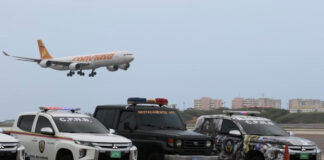 Llega a Venezuela un avión con 313 migrantes, 151 de ellos niños, repatriados desde México