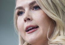 Madre del sobrino de la portavoz de la Casa Blanca podrá pelear su deportación en libertad