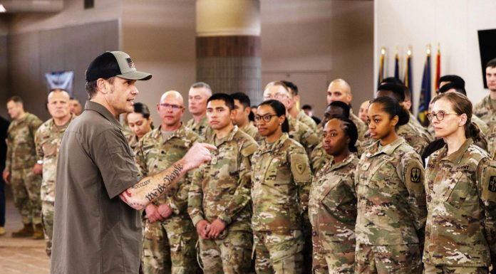 Acusan a primeros migrantes por ingresar zona militar restringida en frontera EEUU-México