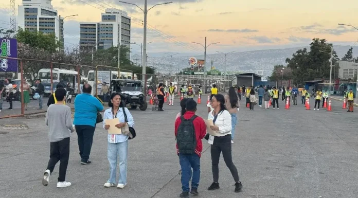 Más de 10 mil 600 aspirantes se someten a primera prueba PHUMA que realiza la UNAH