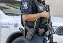 Policías piden a Trump más medidas que agilicen la detención de indocumentados en Florida