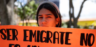 Indocumentados afrontan el dilema de inscribirse o no en el registro impuesto por Trump