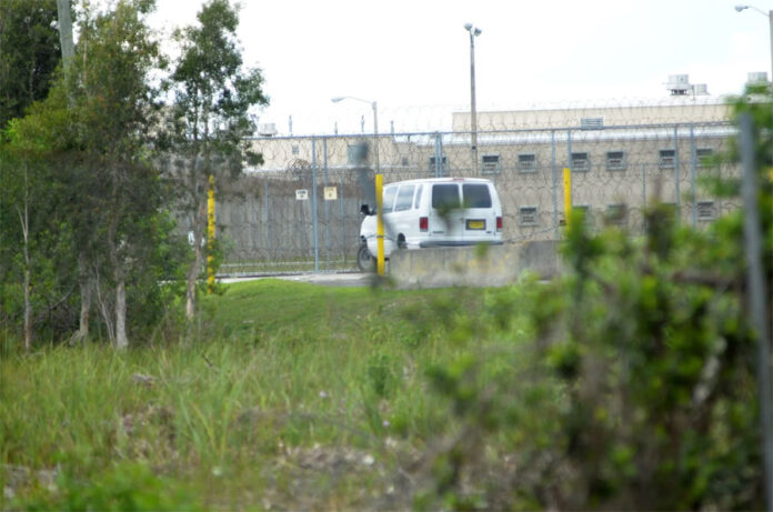 centro-de-inmigrantes-exterior