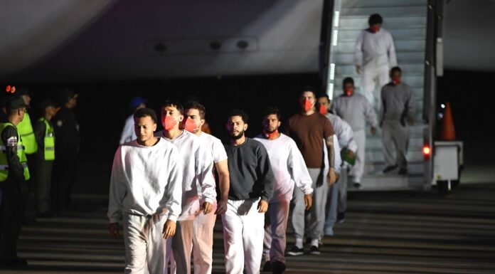Los nuevos deportados por EE.UU. a El Salvador provienen de Guantánamo, según ministro