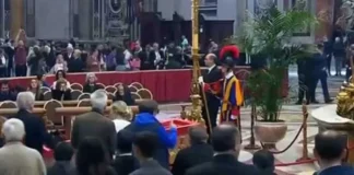 Los argentinos Dybala, Paredes y Castellanos dan el último adiós al papa en San Pedro