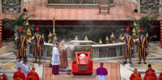 Un grupo de pobres y migrantes participarán el sábado en el funeral y entierro del papa