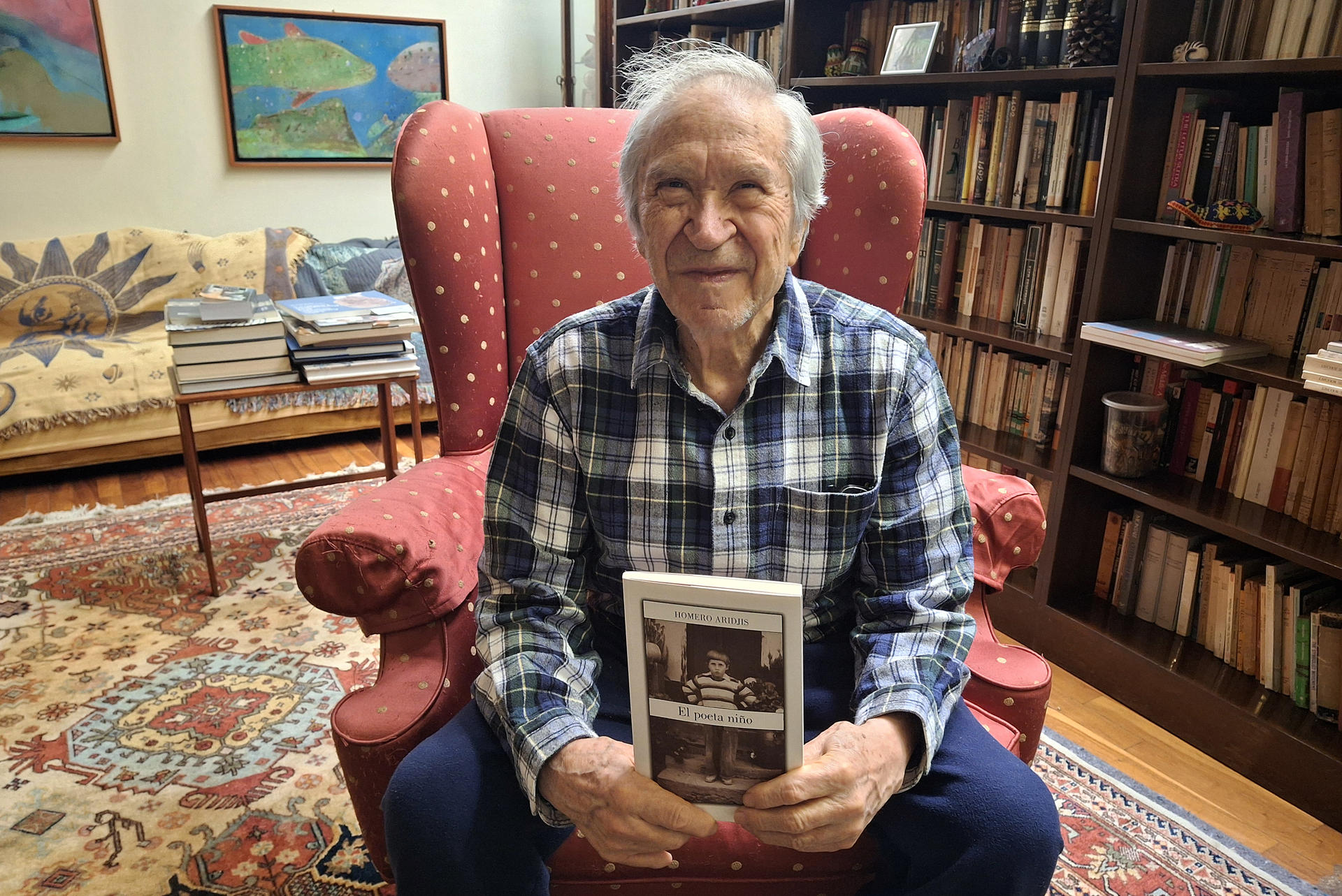 El escritor mexicano Homero Aridjis, posa al termino de una entrevista con EFE, este viernes (ayer), en la Ciudad de México (México). EFE/ Gustavo Borges