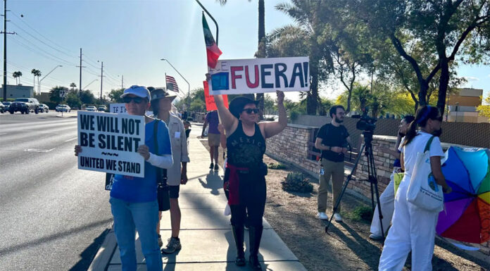 Comunidad en EEUU se apunta victoria al detener deportación de migrante y su recién nacida