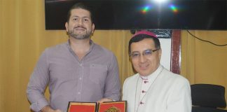 La Ceiba entrega llaves de la ciudad a representante del papa en Honduras