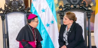 Presidenta Castro recibe cartas credenciales de Nuncio Apostólico