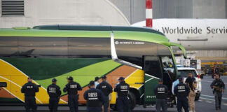 Costa Rica violó derechos de 200 migrantes deportados por EE.UU., denuncian organizaciones