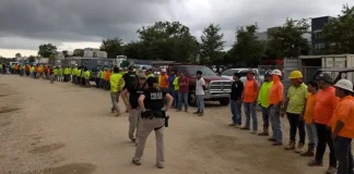Arrestan a más de 100 migrantes, varios de ellos hondureños, en obra de construcción en Florida