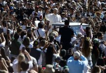 El papa pide en Líbano que los migrantes que huyen de las guerras nunca sean rechazados