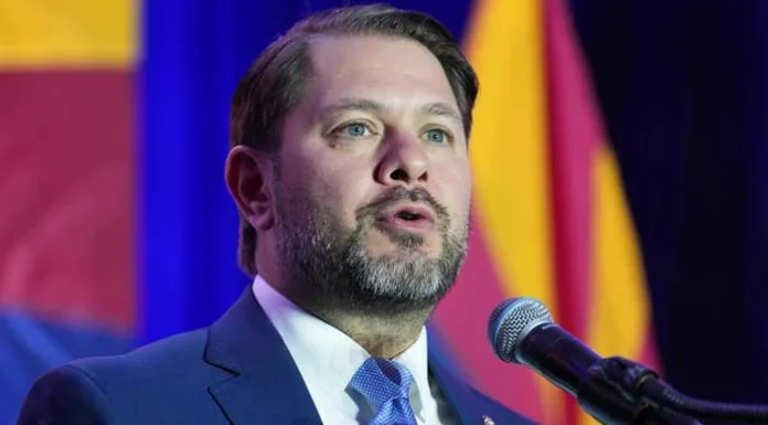 Senador latino presenta un plan de reforma migratoria centrado en la seguridad fronteriza