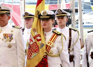 La princesa Leonor, abanderada en la jura de bandera que hoy vivió el Elcano en Nueva York