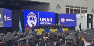 UNAH gradúa a 900 profesionales en diferentes carreras
