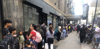 El hotel Roosevelt finaliza su misión como refugio de inmigrantes en Nueva York