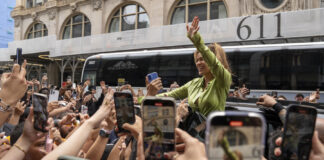 La Karol G más ‘Tropicoqueta’ se da un baño de multitudes en Nueva York