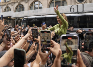 La Karol G más ‘Tropicoqueta’ se da un baño de multitudes en Nueva York