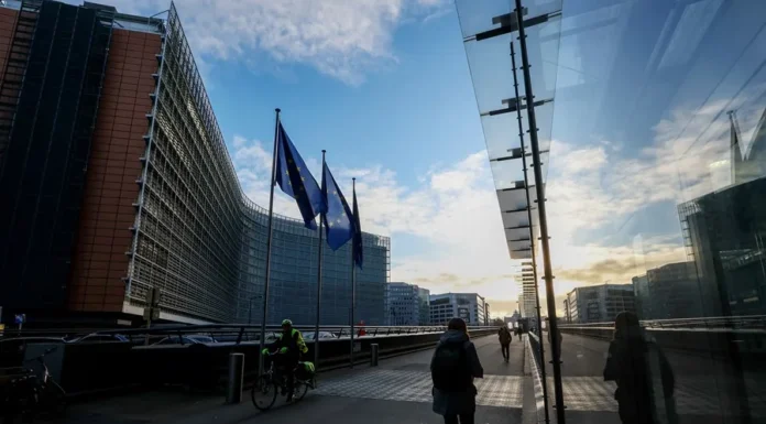 Bruselas vela para que el plan entre París y Londres sobre migración respete ley europea