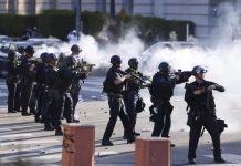 Indocumentados detenidos en Los Ángeles denuncian trato inhumano en cárcel migratoria