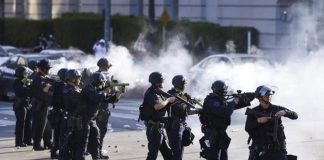 Indocumentados detenidos en Los Ángeles denuncian trato inhumano en cárcel migratoria