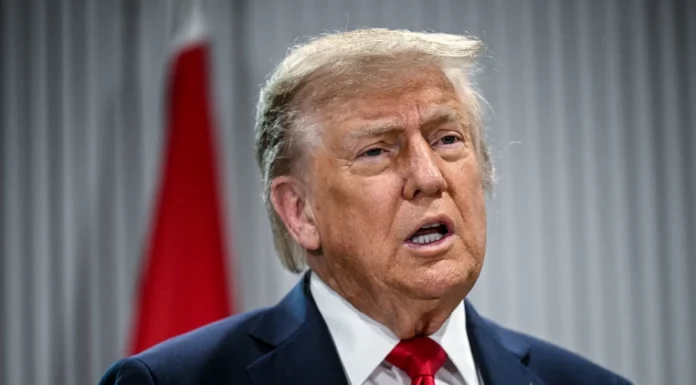 Juez reanuda investigación al Gobierno Trump por posible desacato al expulsar migrantes