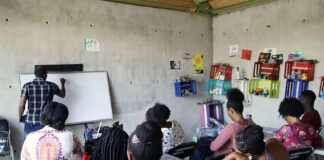 Migrantes haitianos varados en el sur de México encuentran esperanza en clases de español