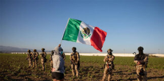 Gases, piedras y helicópteros: aumenta la tensión en redadas en el campo de California