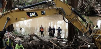 Ola solidaria tras la tragedia: voluntarios ayudan en el corazón del desastre en Texas