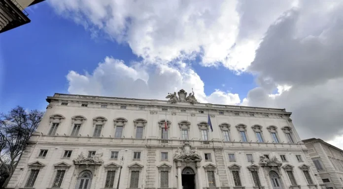 El Constitucional italiano critica los centros de retención de inmigrantes y pide legislar