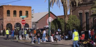 Obispo en California excusa a migrantes de asistir a misa por temor a las redadas de ICE