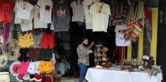 Reportan bajas ventas por incertidumbre en política y sobre COVID-19