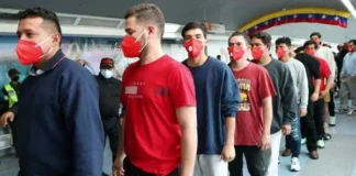 Llegan a Venezuela 200 migrantes repatriados desde Estados Unidos, entre ellos trece niños