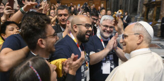 El papa pide a los jóvenes que usen bien la tecnología pero sin ser utilizados por ella