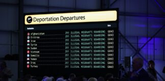 Farage promete detener y deportar a los migrantes que entren en el Reino Unido en botes