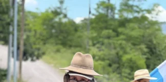 “Mi sacrificio es por el diálogo”, dice padre Serrano tras salir de Comayagua en su caminata