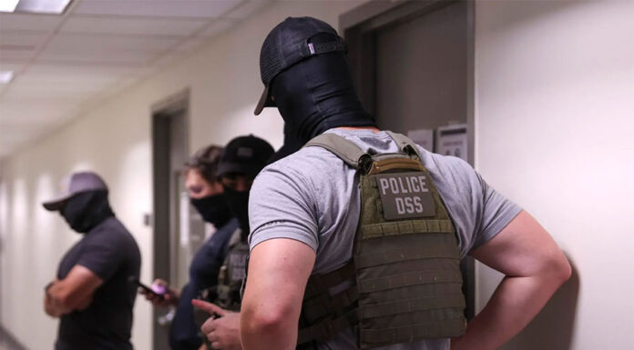 El DHS ignorará ley californiana que prohíbe a agentes migratorios usar máscaras