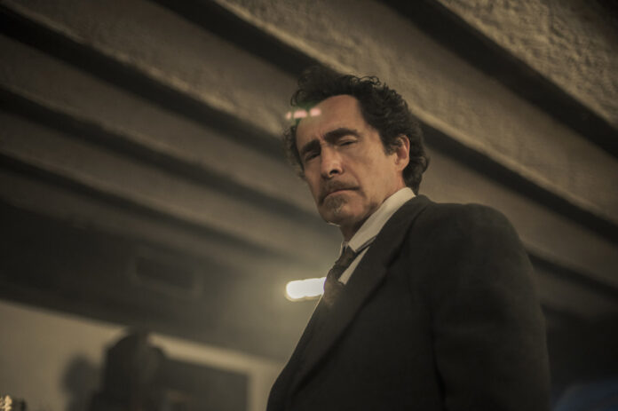 Demián Bichir vuelve al español con 'El dentista' y alza la voz por los migrantes en EEUU