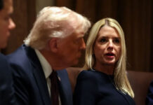 EEUU demanda a Illinois por leyes que ayudan a estudiantes sin estatus migratorio