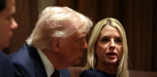 EEUU demanda a Illinois por leyes que ayudan a estudiantes sin estatus migratorio